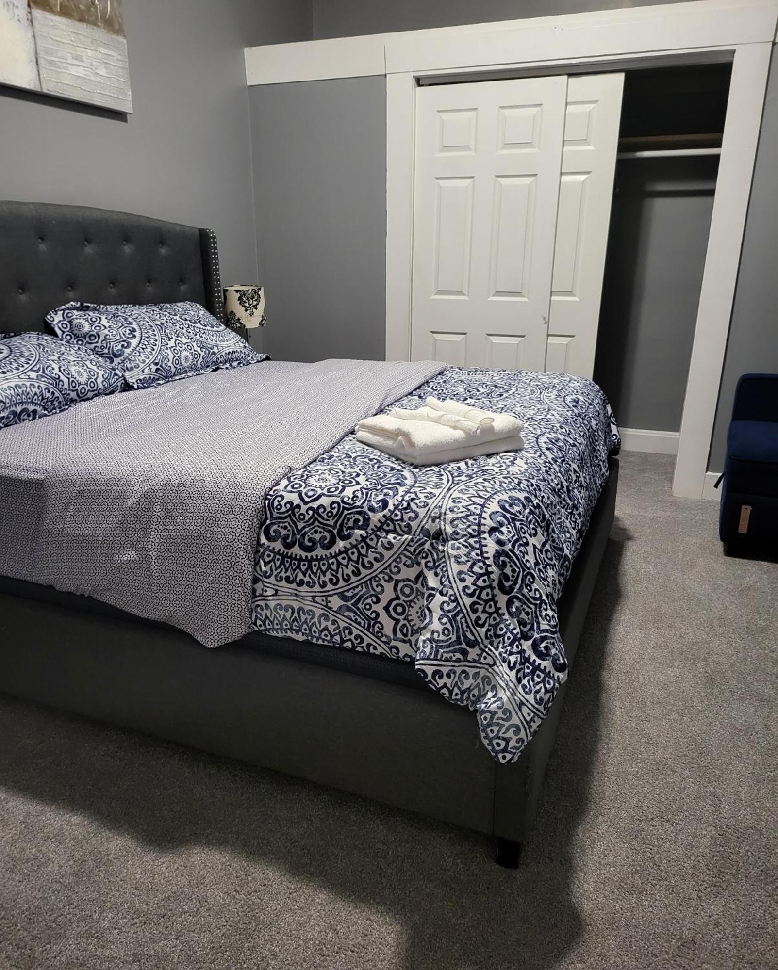 1 Bedroom In Osu District, Free Parking, Kitchen, Washer And Dryer, Location, Downtown, Hospital, Expocenter, Osu Stadium Habitación en casa particular Columbus