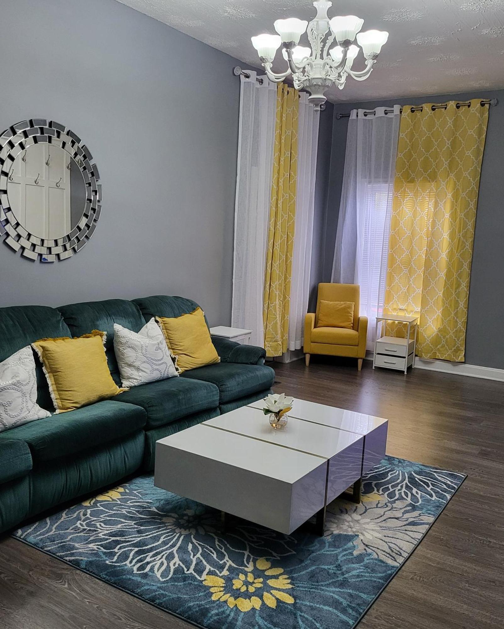1 Bedroom In Osu District, Free Parking, Kitchen, Washer And Dryer, Location, Downtown, Hospital, Expocenter, Osu Stadium Habitación en casa particular *